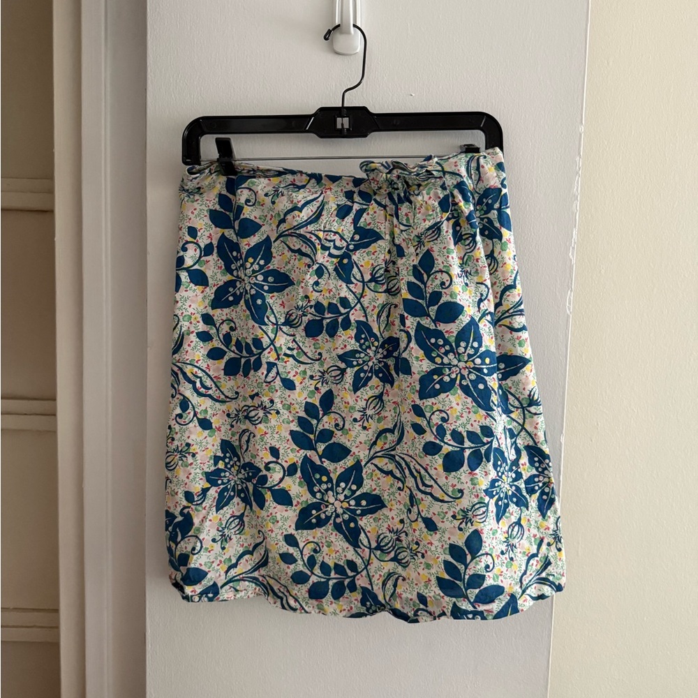 CACHEREL Blue and white floral skirt with tie knot in front.  100#cotton, lined.